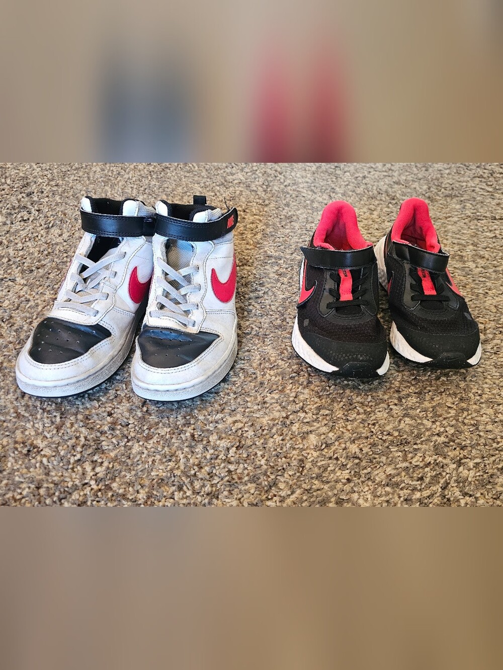 NIKE BOYS Lot of (2) Velcro Sneakers Mid Top Court Borough & Revolution  2.5 Y